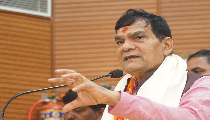 देश व समाज को कलंकित करने वालों से रहे सावधान: एके शर्मा