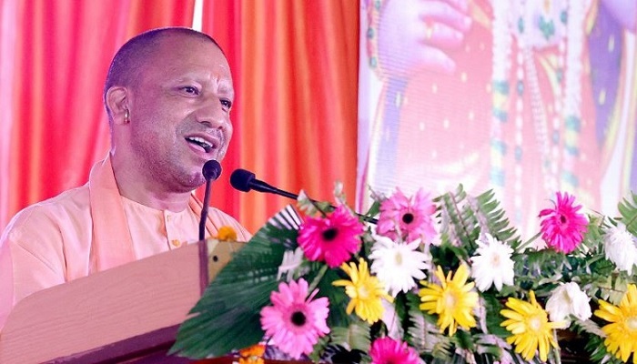 जन्माष्टमी पर आयोजित कार्यक्रम में शामिल हुए सीएम योगी, कहा-‘सनातन’ धर्म सत्य है