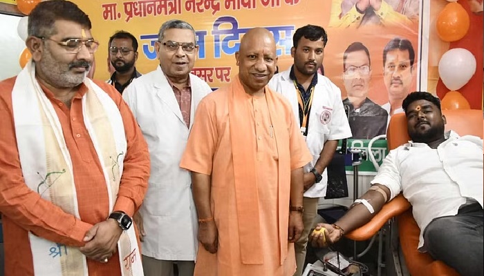 सीएम योगी ने युवा रक्तदाताओं का बढ़ाया उत्साह