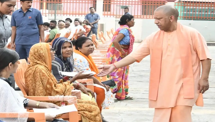 हर व्यक्ति के जीवन में खुशहाली लाने को सरकार संकल्पित है: सीएम योगी