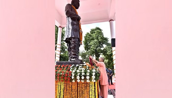 पीएम मोदी के नेतृत्व में डबल इंजन सरकार पूरा कर रही पंडित जी का सपना: सीएम योगी