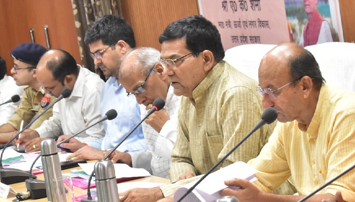 बाढ़ से बचाव के लिए कराए जा रहे कार्यो को गुणवत्तापूर्ण ढंग से पूर्ण कराया जाए: एके शर्मा
