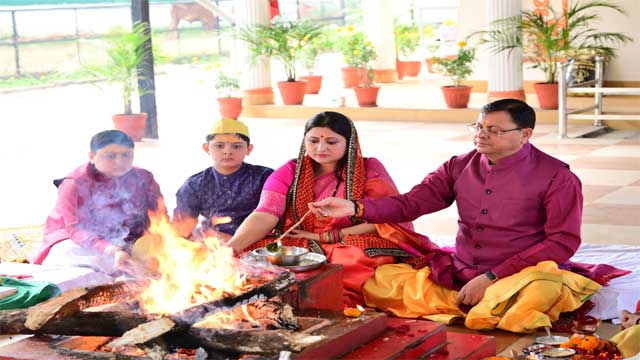 धामी ने शारदीय नवरात्र की नवमी के पावन अवसर पर किया हवन