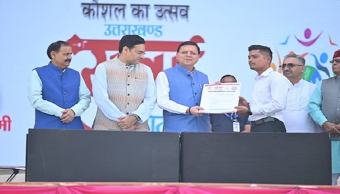 सीएम धामी ने लांच किया रोजगार प्रयाग पोर्टल और युवा उत्तराखंड एप, बांटे नियुक्ति पत्र