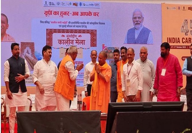 भदोही में पहले भय और आतंक का माहौल था आज लग रहा है अन्तर्राष्ट्रीय मेला: सीएम योगी
