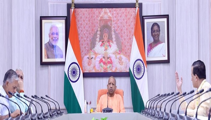 गांव हो या शहर कहीं भी मरीज इलाज के अभाव में परेशान न हो: सीएम योगी