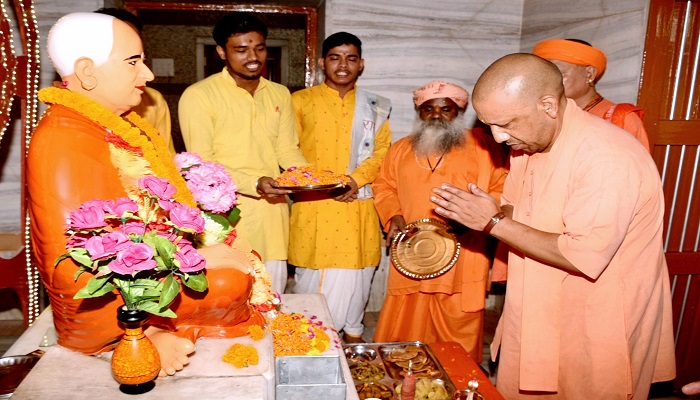 सीएम योगी ने युगपुरुष ब्रह्मलीन महंत दिग्विजयनाथ की 54वीं पुण्यतिथि पर श्रद्धांजलि अर्पित की