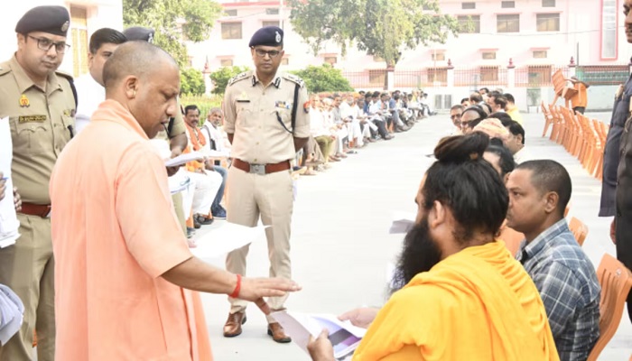 जनता दर्शन में बोले सीएम योगी- किसी के साथ भी नाइंसाफी नहीं होनी चाहिए