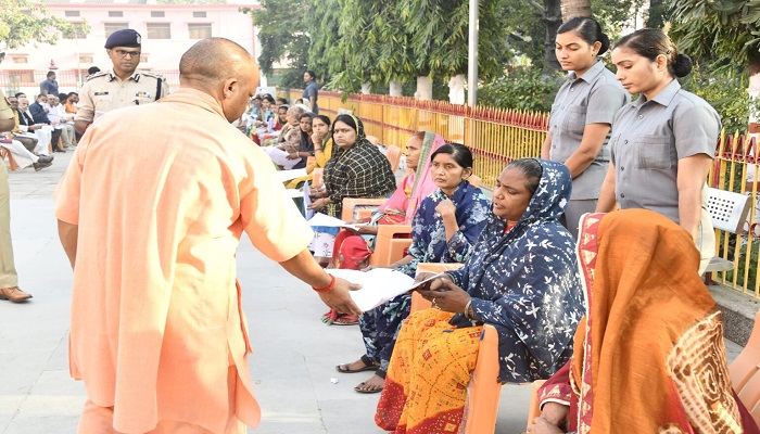 हर जरूरतमंद का मिले आवास व इलाज: सीएम योगी