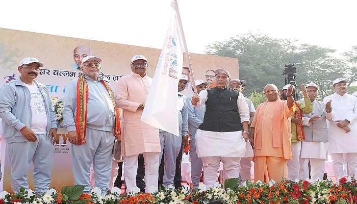 सीएम योगी ने ‘रन फॉर यूनिटी’ को दिखाई हरी झंडी, रक्षामंत्री भी रहे मौजूद