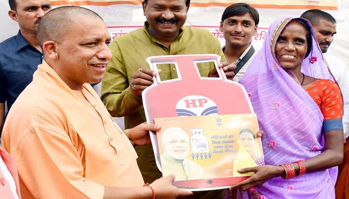 पीएम मोदी ने नवरात्रि से पहले दिया मातृशक्ति को उपहार : योगी