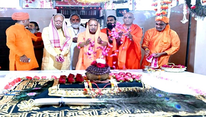 जनजागरण से एक भारत श्रेष्ठ भारत के संकल्प को सिद्ध कर रहे संतगण : योगी