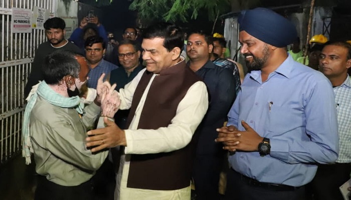नगर विकास मंत्री ने संचारी रोगों की रोकथाम के लिए विभिन्न क्षेत्रों का किया स्थलीय निरीक्षण