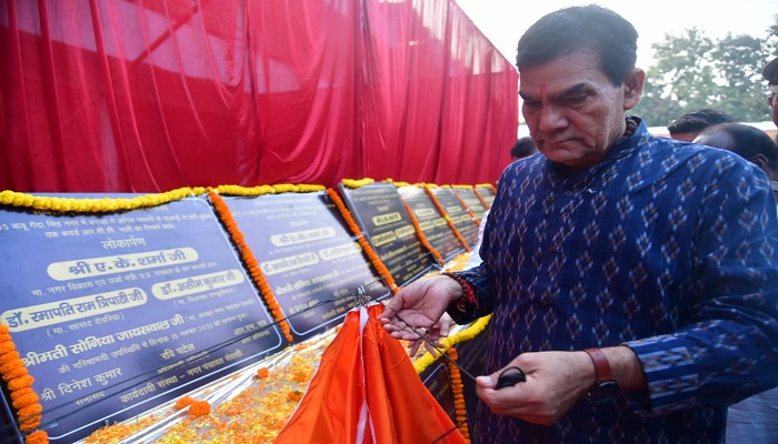 गरीब परिवारों को सुरक्षा के साथ सुविधाएं मुहैया करना शासन की प्राथमिकता: एके शर्मा