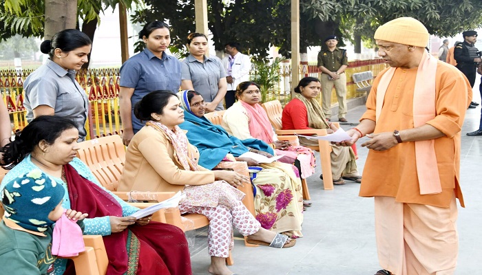 बिना देरी निकालें जनता की समस्याओं का समाधान: सीएम योगी