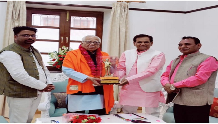 पूर्व राज्यपाल राम नाईक को अंबेडकर रत्न सम्मान