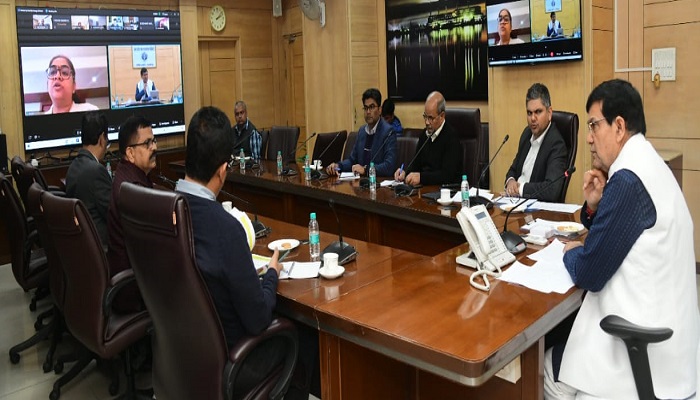 किसानों को फसलों की सिंचाई के लिये मिले पर्याप्त बिजली: एके शर्मा