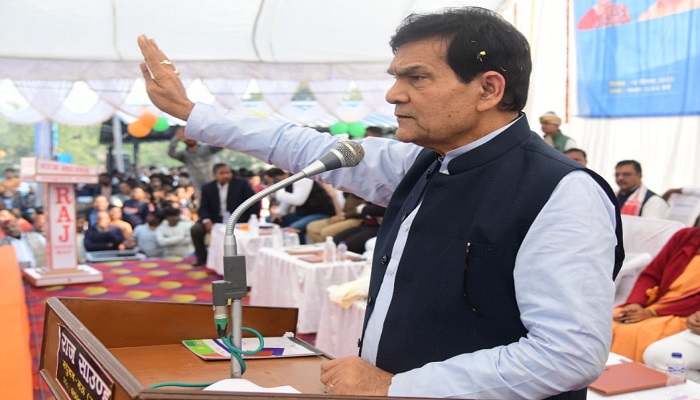 एके शर्मा ने दोहरीघाट रेलवे स्टेशन से मऊ-दोहरीघाट ट्रेन को कराया संचालित