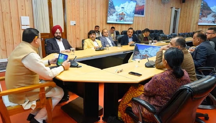 सीएम धामी ने की GIS की तैयारियों की समीक्षा बैठक, FRI में लिया तैयारियों का जायजा