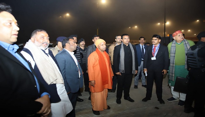 सर्द रात में भी अयोध्या के विकास की जानकारी लेने निकले योगी