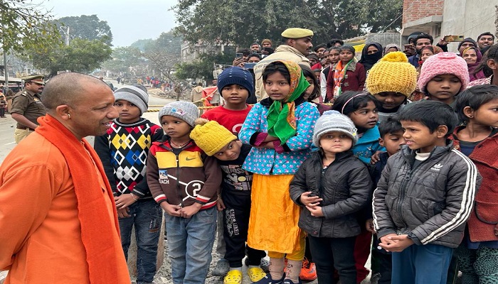 बच्चों से हालचाल लेना नहीं भूले सीएम योगी
