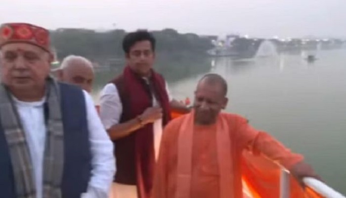 सीएम योगी ने ‘लेक क्वीन क्रूज’ का किया लोकार्पण, कहा-पर्यटन सुविधाओं का  हो रहा सतत विकास