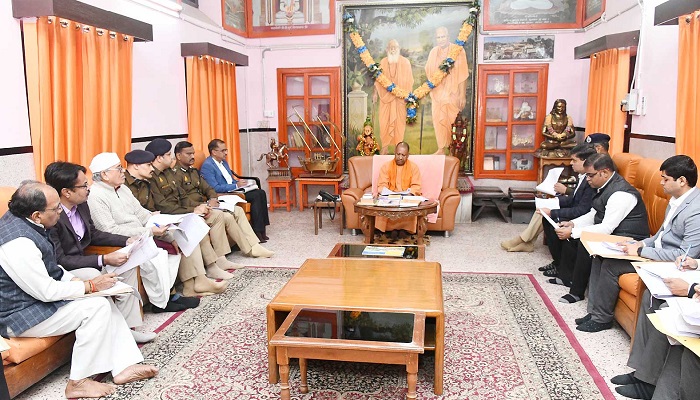 ‘सर्द रातों में कोई भी खुले में न सोए’, सीएम योगी ने अधिकारियों को दिए निर्देश