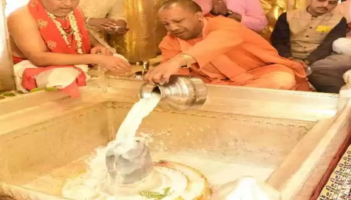 Year Ender: 2023 में सीएम योगी ने बाबा विश्वनाथ के दर पर 20 बार झुकाया शीश