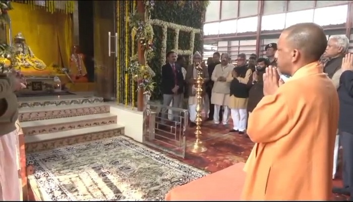 सीएम योगी ने किए रामलला और हनुमानगढ़ी के दर्शन