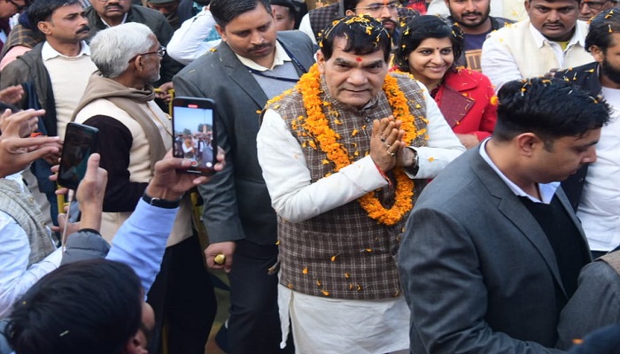 अहिव मंदिर में एके शर्मा ने विधि- विधान से किया पूजन-अर्चन