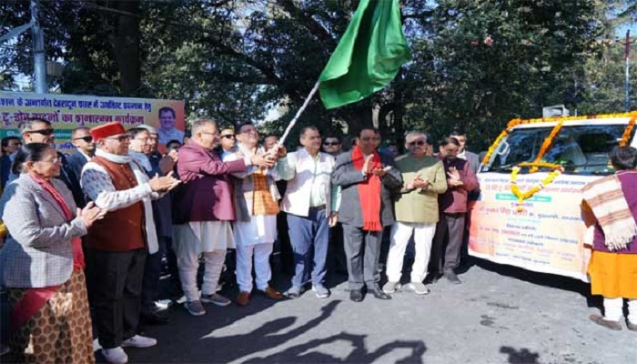 सीएम धामी ने 58 डोर-टू-डोर वाहनों को किया फ्लैग ऑफ