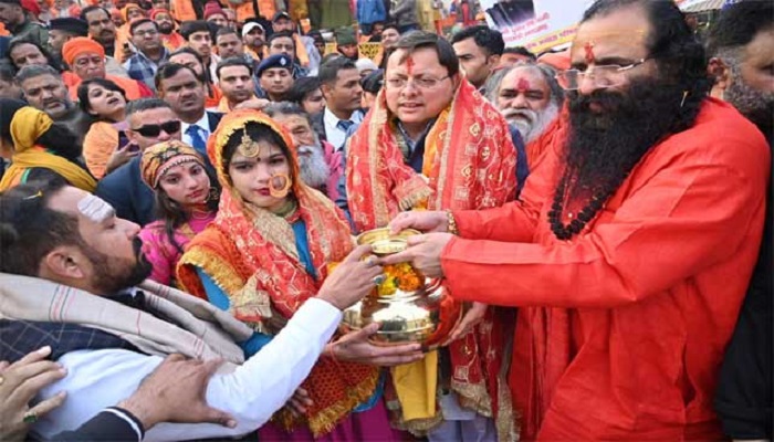 सीएम धामी ने किया गंगा पूजन, अयोध्या के लिए गंगाजल कलश यात्रा को किया रवाना