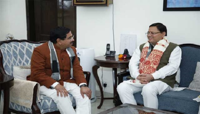 सीएम धामी ने केंद्रीय कोयला एवं खान मंत्री प्रल्हाद जोशी से भेंट की