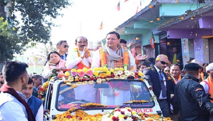 सीएम धामी ने बागेश्वर में आयोजित रोड शो में किया प्रतिभाग