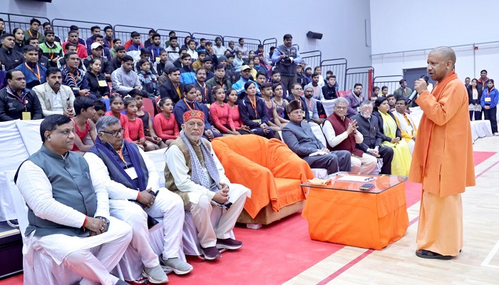 सीएम योगी ने बरेली के खिलाड़ियों को दी इंडोर स्टेडियम की सौगात