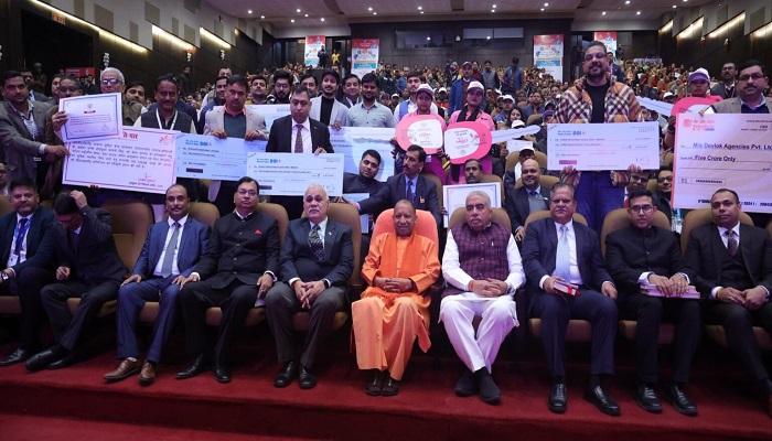 सीएम योगी ने पिछले साढ़े छह वर्षों में 6,55,684 करोड़ का लोन वितरित कर रचा कीर्तिमान