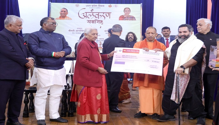 भारत का संविधान समय की कसौटी पर हमेशा खरा उतरा है: सीएम योगी