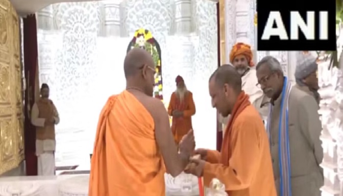 सीएम योगी ने किए रामलला के दर्शन, तीर्थ यात्री सुविधा केंद्र का किया निरीक्षण