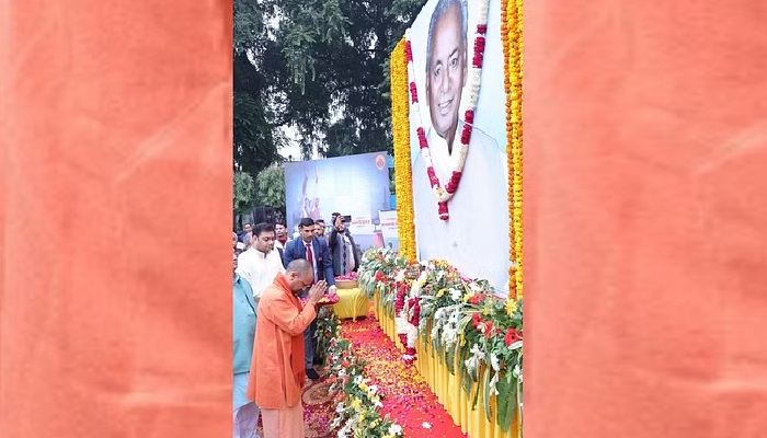 सीएम योगी ने कल्याण सिंह को किया नमन, अर्पित की श्रद्धांजलि