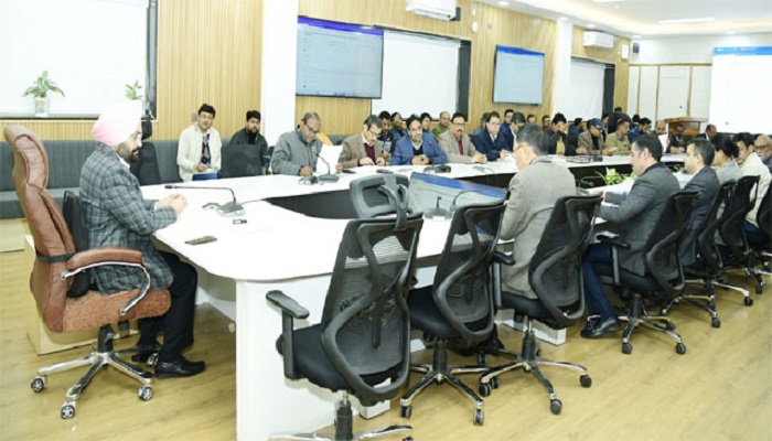 मुख्य सचिव ने उत्तराखण्ड भूस्खलन न्यूनीकरण एवं प्रबंधन केंद्र की प्रगति की समीक्षा की