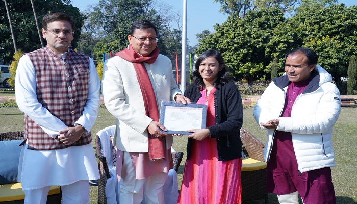 सीएम धामी ने सहायक लेखाकारों को दिए नियुक्ति पत्र