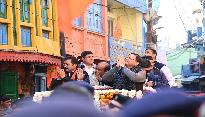 सीएम  धामी का अल्मोड़ा में विशाल रोड शो, नगर में जुटा जन सैलाब