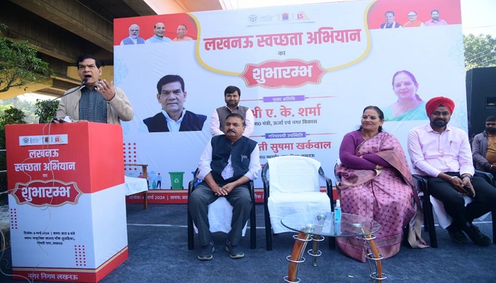 ए.के. शर्मा ने घरों से कूड़ा उठाकर की “लखनऊ स्वच्छता अभियान” की शुरुआत
