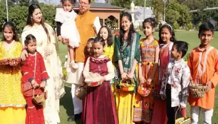 सीएम धामी ने प्रदेशवासियों को दी फूलदेई की बधाई, मुख्यमंत्री आवास में धूमधाम से मनाया गया लोक पर्व