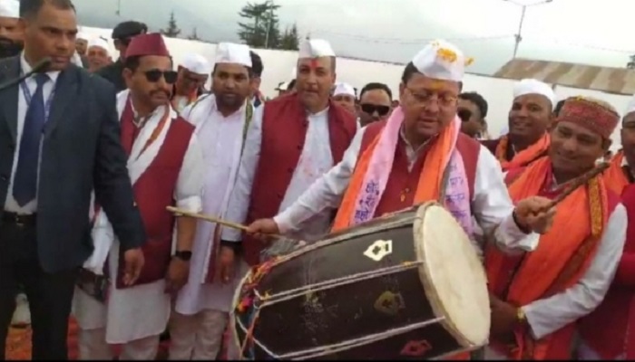 गोरलचौड़ मैदान में होलियारों संग झूमे मुख्यमंत्री धामी