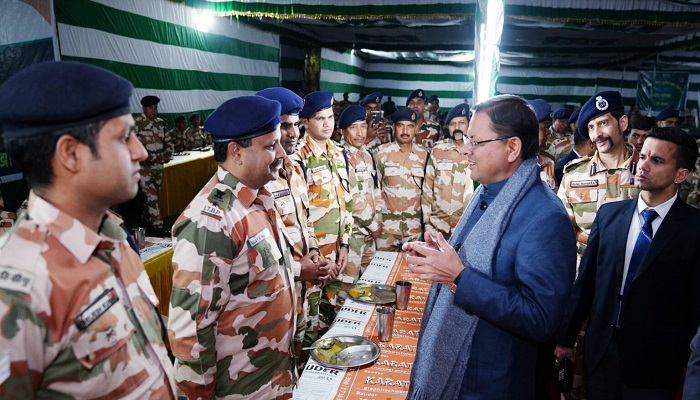 सीएम धामी ने ITBP के शहीदों के परिजनों को किया सम्मानित, जवानों के साथ किया रात्रिभोज