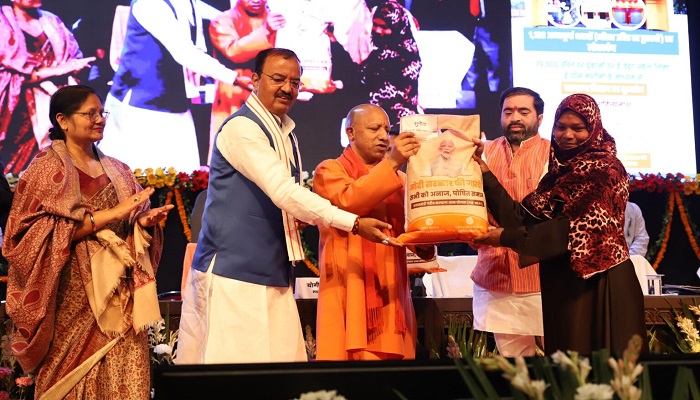 प्रदेश में 1,100 अन्नपूर्णा भवनों का मुख्यमंत्री योगी ने किया लोकार्पण