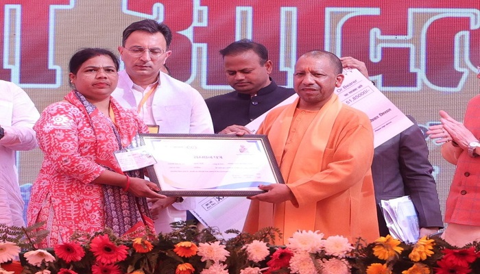 नया भारत छेड़ता नहीं, छेड़ने वालों को छोड़ता नहीं: सीएम योगी