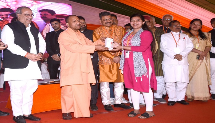 डबल इंजन की सरकार सपने नहीं दिखाती, हकीकत बुनती है : योगी आदित्यनाथ