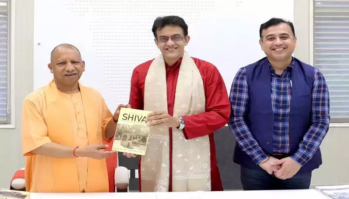 विक्रम संपत ने योगी को भेंट की ज्ञानवापी पर लिखी पुस्तक